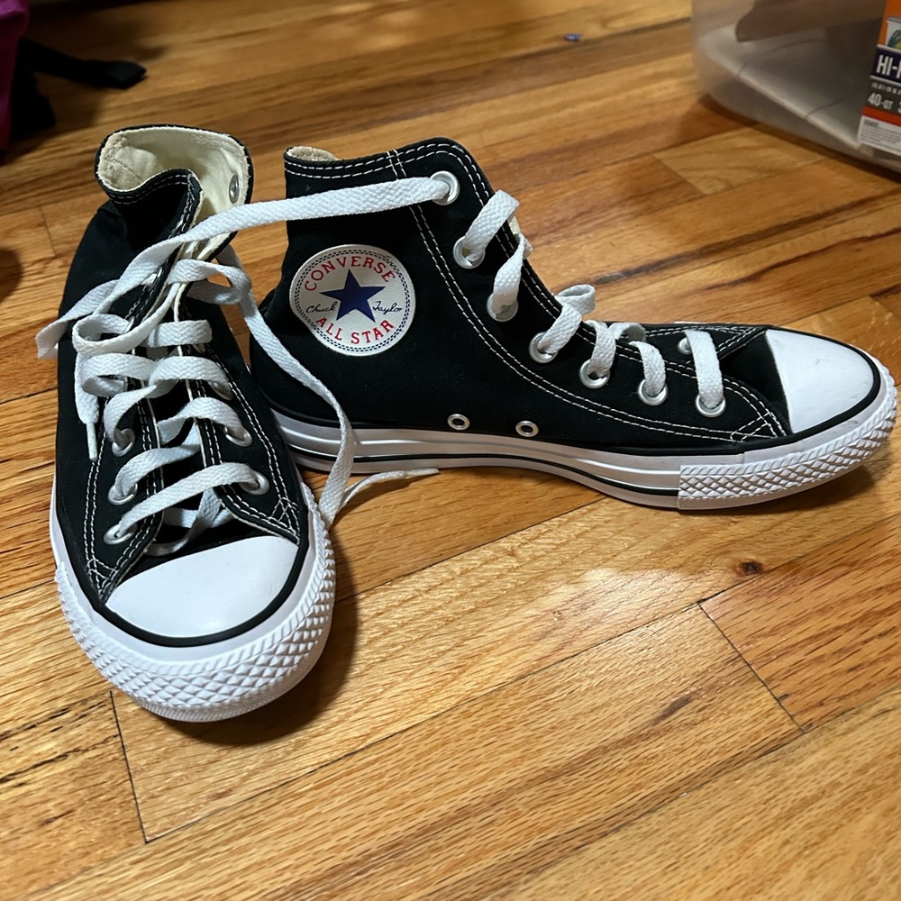 Converse high top Sneakers.